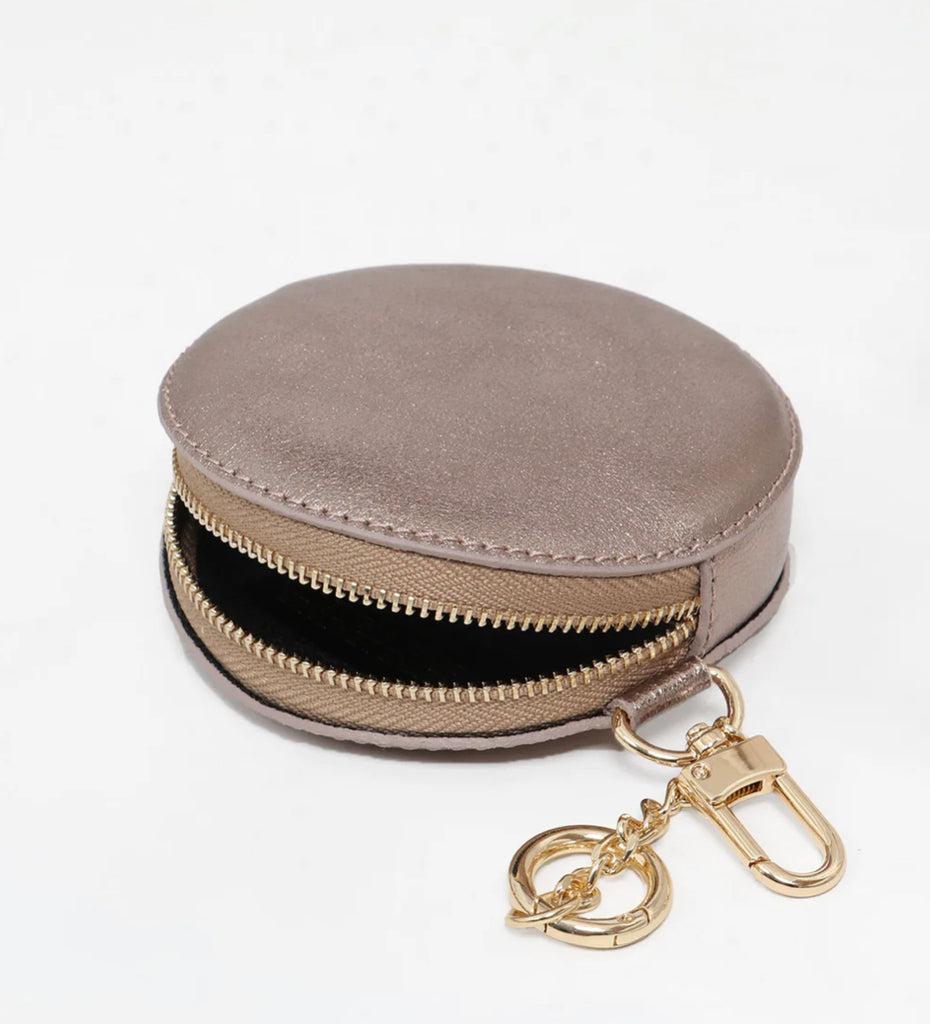 Round vachetta coin purse Buff Colour | Womens Adolfo Dominguez Leather  Goods • Intoseminar