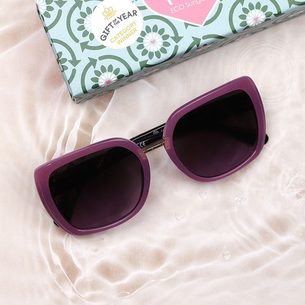 <p>Be environmentally-friendly in style with our Recycled Oversize Sunglasses in Pink. Made from recycled polycarbonate, these sunglasses feature an opaque pink frame and purple ombre lens. Keep them clean with the included recycled cleaning cloth and store them in our eco-friendly case."</p> <p><span>CAT2 UV400</span></p>
